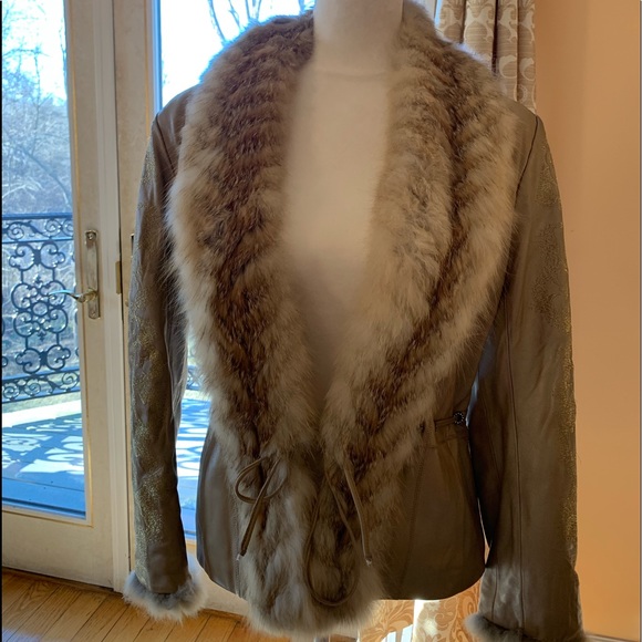 Leather jacket with gold appliqué and a rabbit fur - Picture 2 of 7